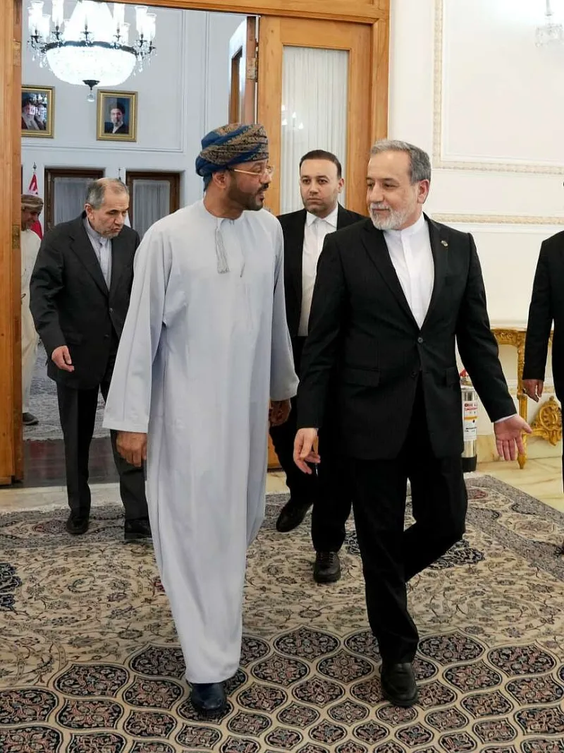 Iran, Oman diplomats discuss managing strait