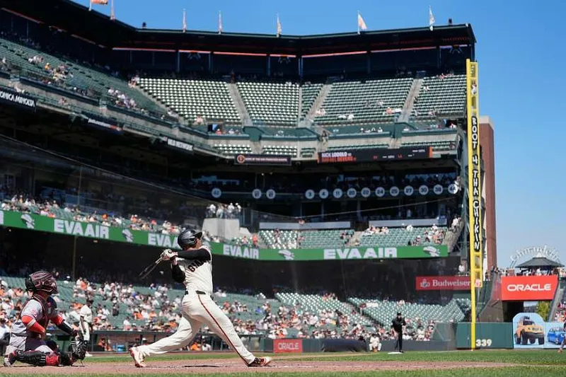 Giants melt down in the ninth, lose six-run lead