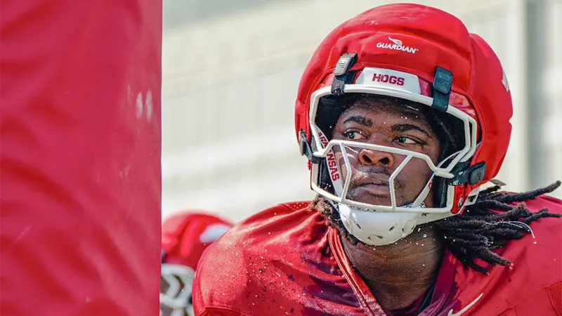 Razorbacks' Xadavien Sims and Kyeaure Magloire on fall practices