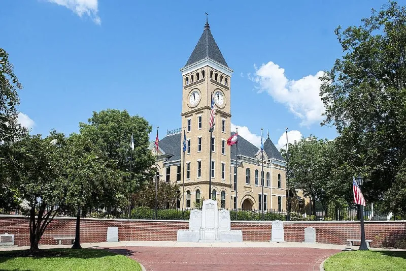 Saline County to pay $275,000 in settlement over former library director's firing