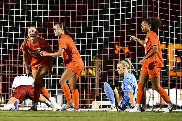 Arkansas soccer continues winless start, goalless stretch with home loss to Clemson