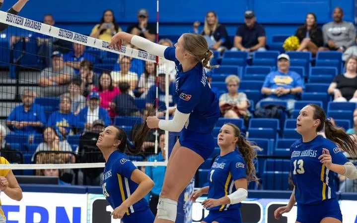 SAU Splits Day Two in Home Invitational
