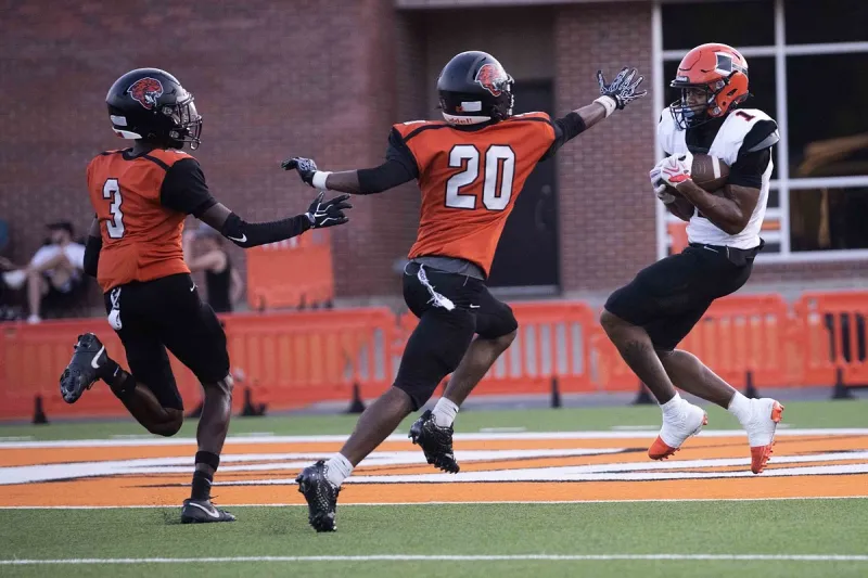 'Our dude' Josiah Steen powers Warren past Malvern