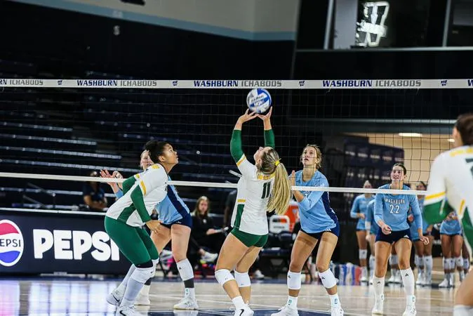 Golden Suns conclude the Washburn Invitational with two 3-1 matches
