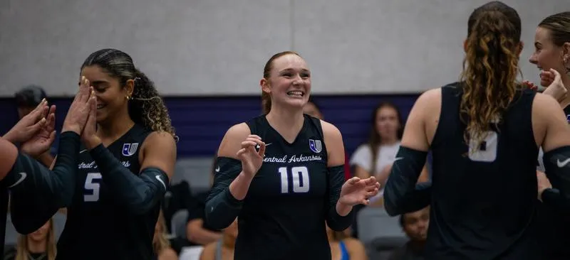 Volleyball Battles but Falls to #23 Colorado