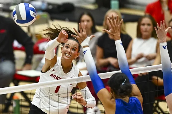 Laci Bohannan has memorable debut for Arkansas volleyball