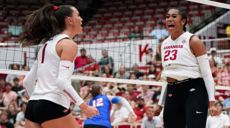 Arkansas volleyball sweeps UTA for second night in a row