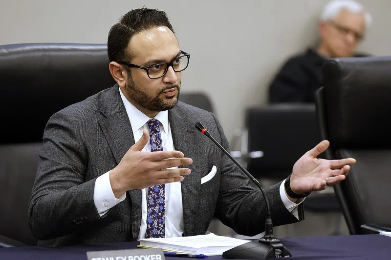 Former attorney for Board of Corrections seeks to intervene in suit against governor