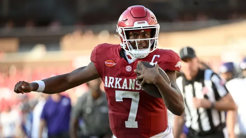 KJ Jackson's 3 TD passes help Arkansas beat N. Alabama 31-14 to end 10-game losing streak