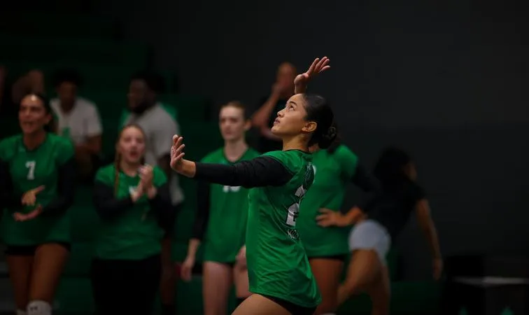 Volleyball Splits Saturday Doubleheader to Close Tournament Run