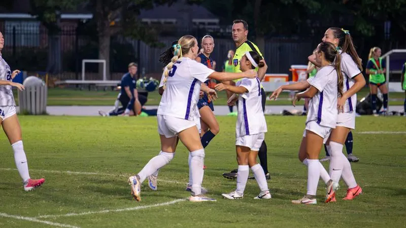 Bears Claim 1-0 Win over Skyhawks