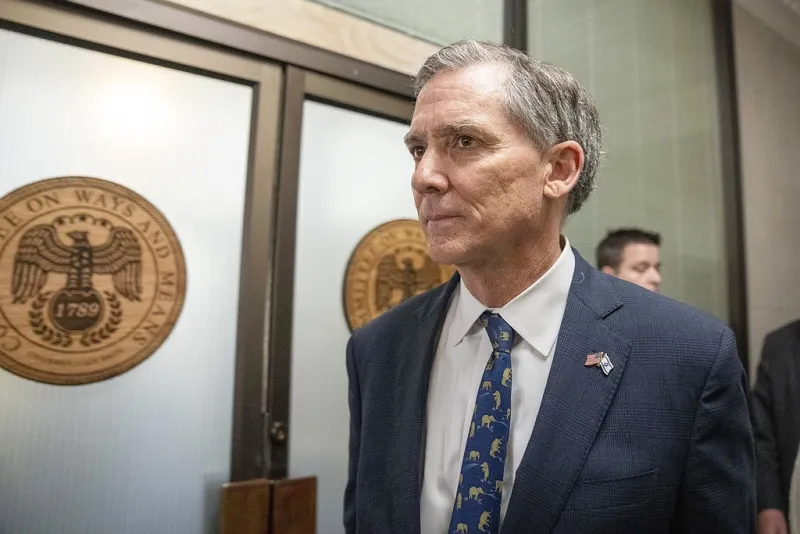 Hill pushes legislation changing consumer protection agency