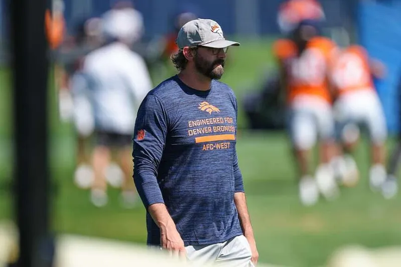 A new voice for Bo Nix, but Sean Payton still holds the Broncos' play call sheet