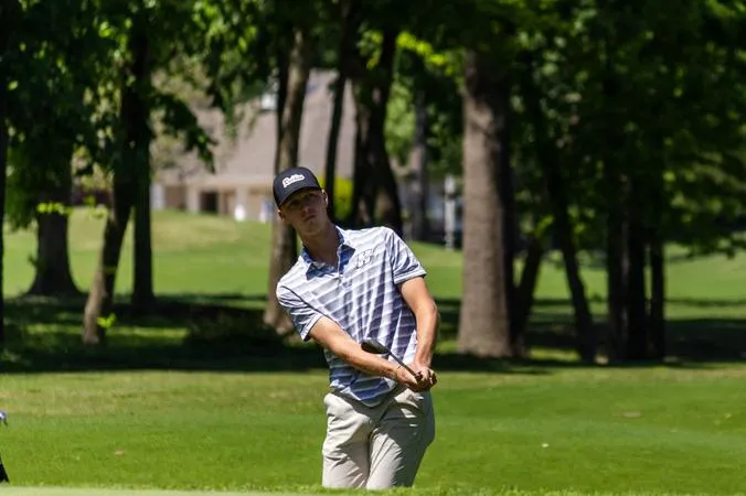 Men's Golf Tied for Fifth after One Day at The Mule