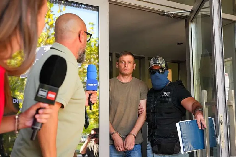 Hungary expels 10 Russian diplomats