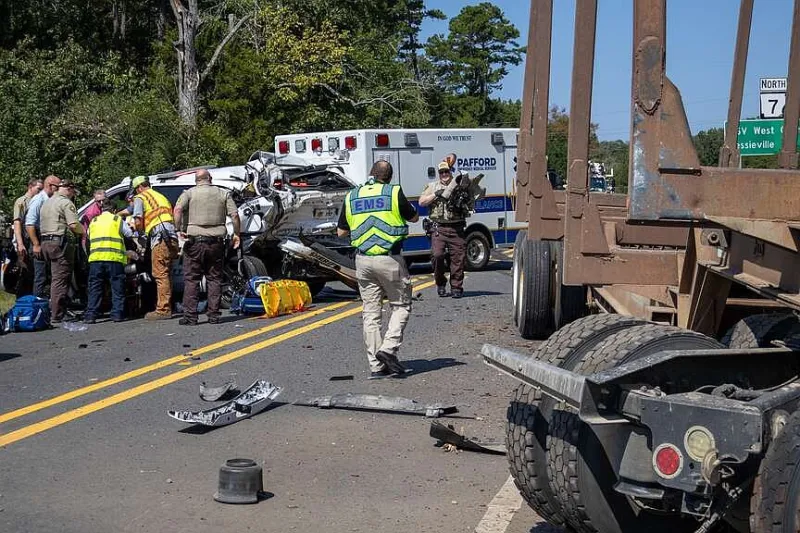 4-car crash leaves sheriff's deputy, 1 other driver injured