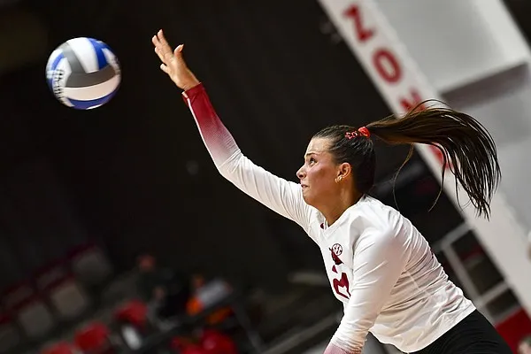 Arkansas volleyball snaps 2-match losing skid with win at Syracuse
