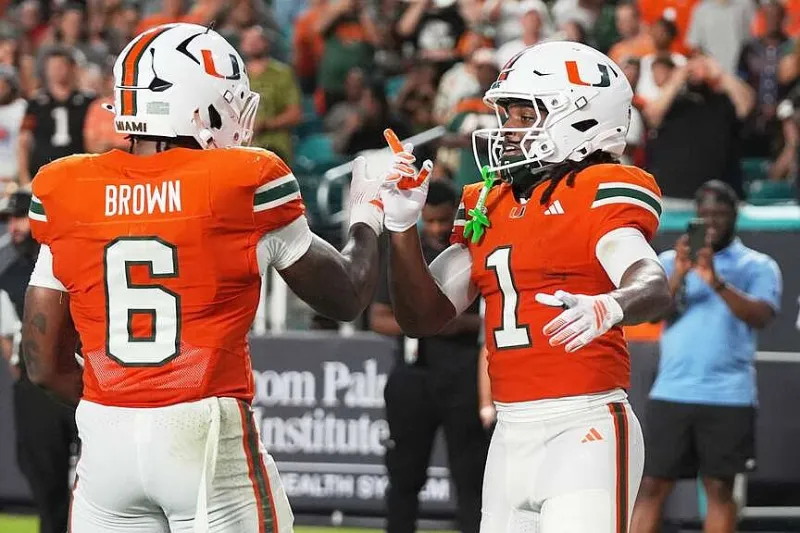 Hurricanes run up 856 yards in rout