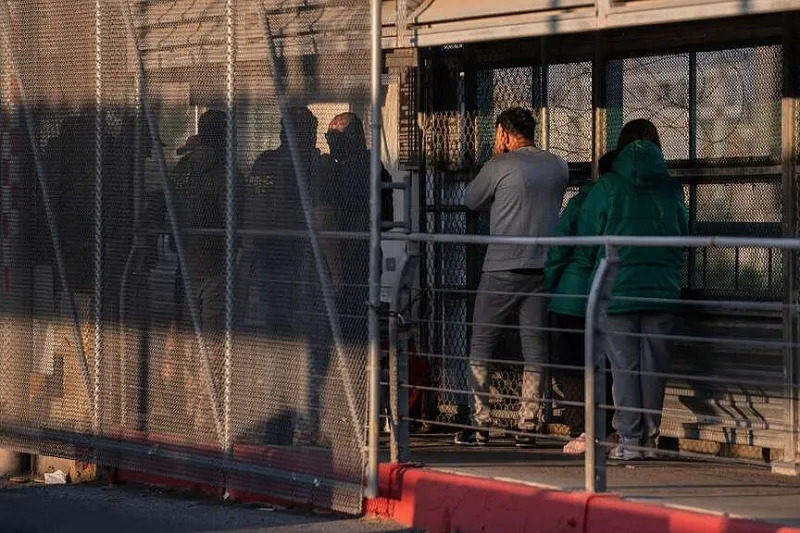 Appeals court slams migrant mandatory detention policy