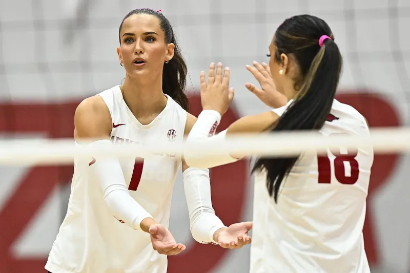 Arkansas volleyball sweeps Robert Morris behind Laci Bohannan's 13 kills