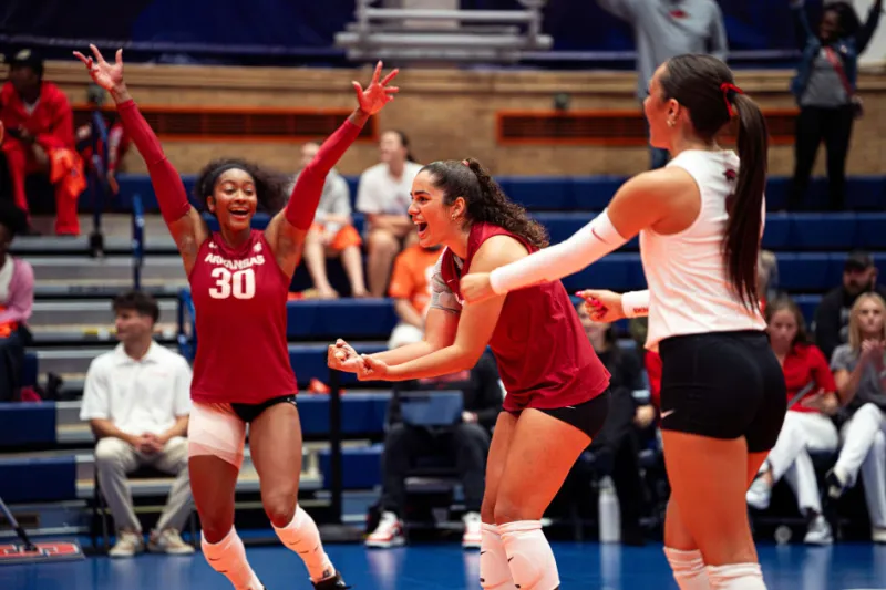 PHOTOS: HOGS VOLLEYBALL @ SYRACUSE