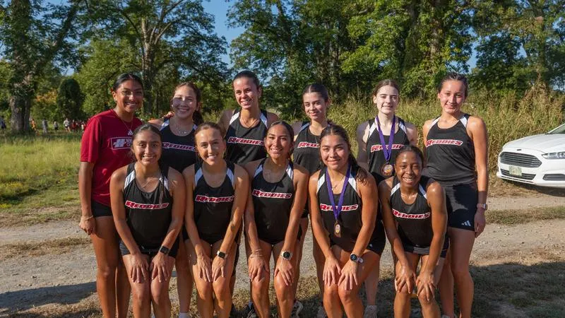 Cross Country Takes Second at Bob Gravett Invite, Sets Records