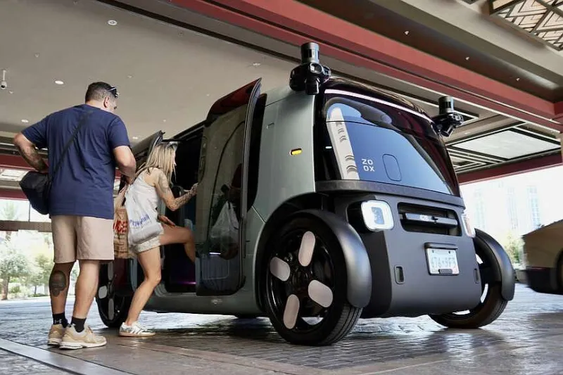 Zoox offers free rides in odd taxis