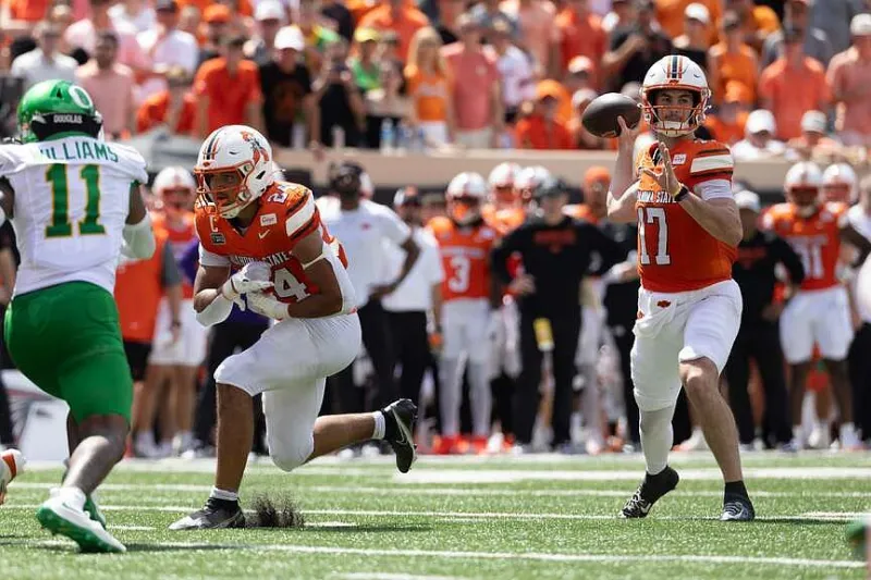 Oklahoma State stuns No. 6 Oregon 39-31, ending 21-game skid against FBS opponents