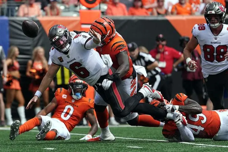 Bengals force 4 turnovers, Burrow throws for TD in 33-27 win over the Buccaneers