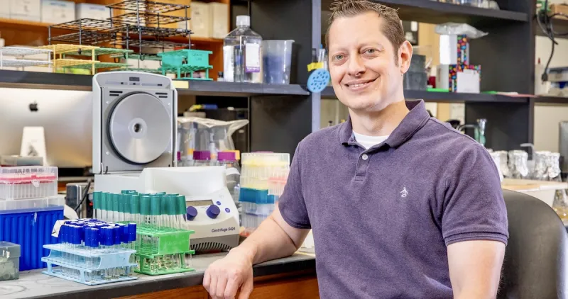 UA associate professor receives $2 million federal award to study cells