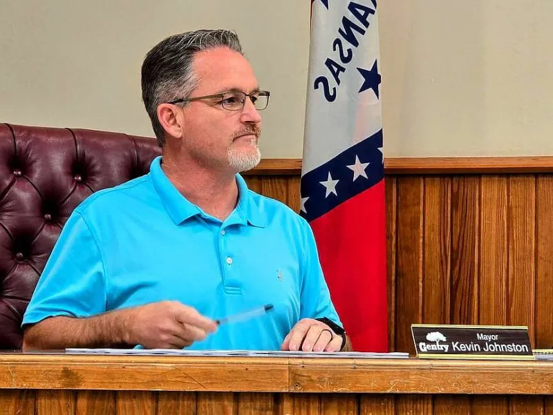 Gentry mayor willing to stay on through February as council considers options for filling seat