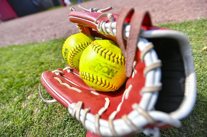 LIVE SCORE UPDATES & ANALYSIS: Arkansas softball Red-White fall scrimmage