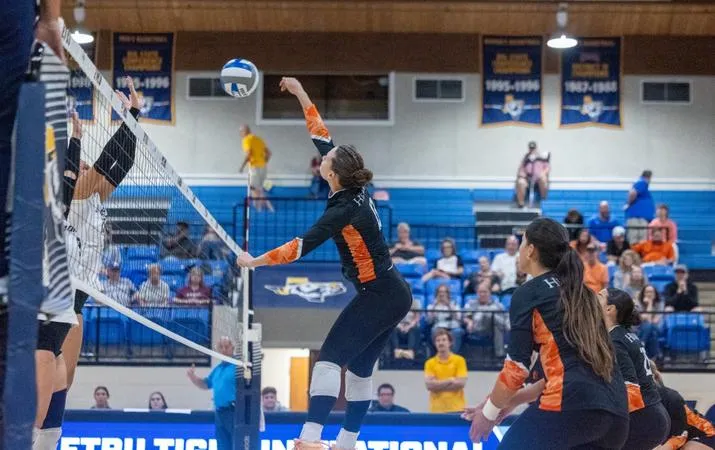 Volleyball Earns Split on Final Day at ETBU Invite
