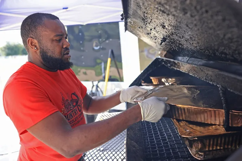 Little Rock's Downtown Food Truck Festival draws crowd despite heat