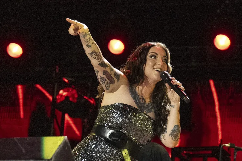 OPINION | MUSIC REVIEW: Ashley McBryde proves she's not 'Girl Goin' Nowhere' at Little Rock show