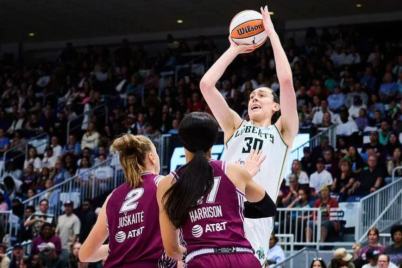 WNBA roundup: Stewart moves to 8th in all-time scoring, leads Liberty to victory