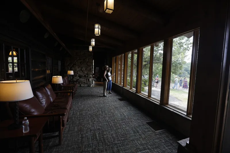 Sanders touts renovated lodge at Petit Jean