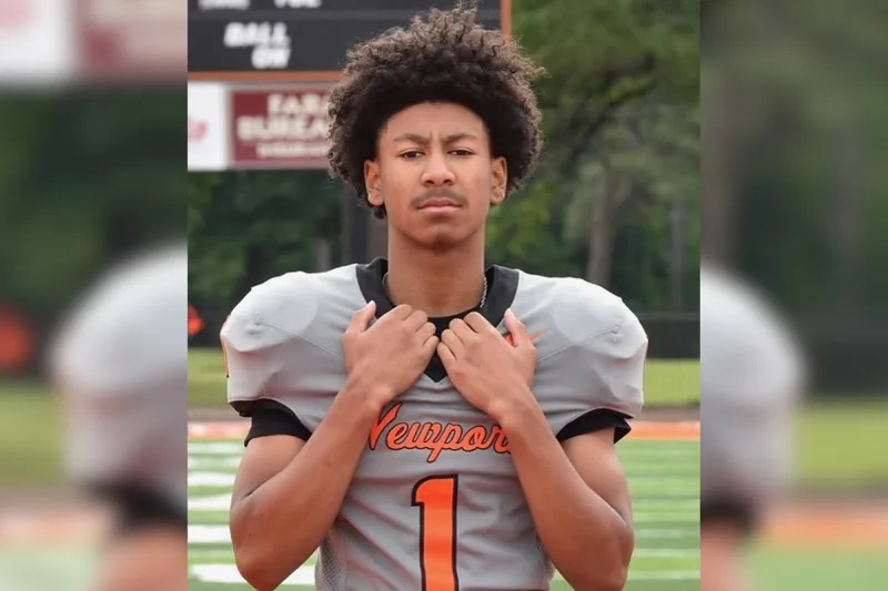 UNDER THE RADAR: '27 Newport DB Jaden Robinson