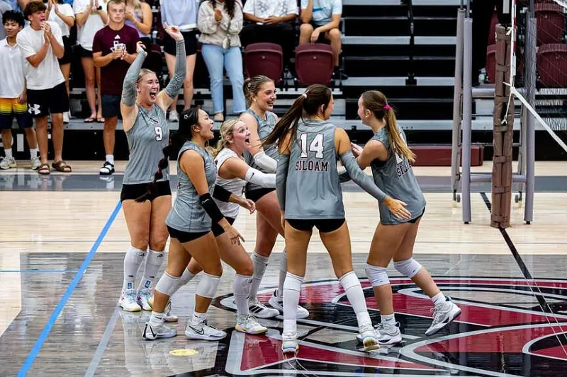 Siloam Springs climbs past Mountain Home in three sets