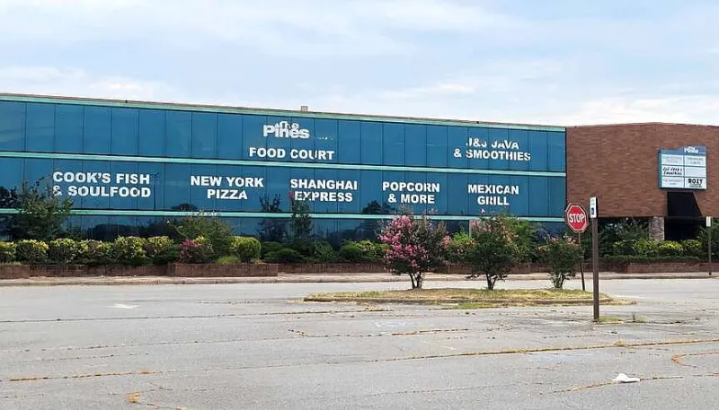 Firefighters battle blaze at former mall in Pine Bluff