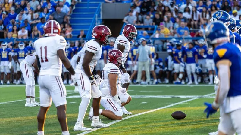 Reddies Dominate Clock, Defeat Southern Arkansas 20-7