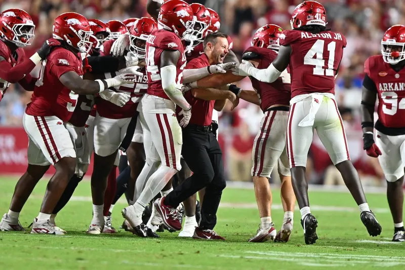 Arkansas football team snaps FBS losing streak with 34-6 win over Tulsa