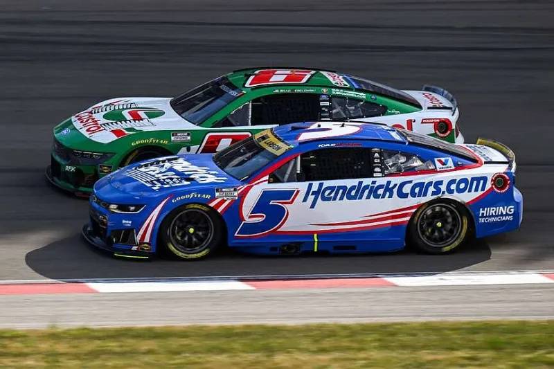 Larson leads Hamlin by single point in Cup Series playoffs as rainout sets Kansas starting lineup