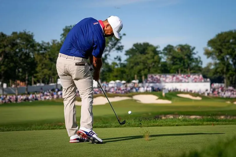 Internationals finish strong to lead Presidents Cup. Now they have to find a way to close it out