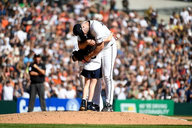 Tigers rally for victory in Verlander's final start