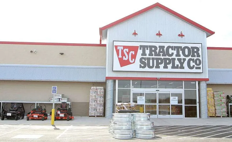 Tractor Supply Co. and Freddy's Frozen Custard & Steakburgers set to come to Lowell