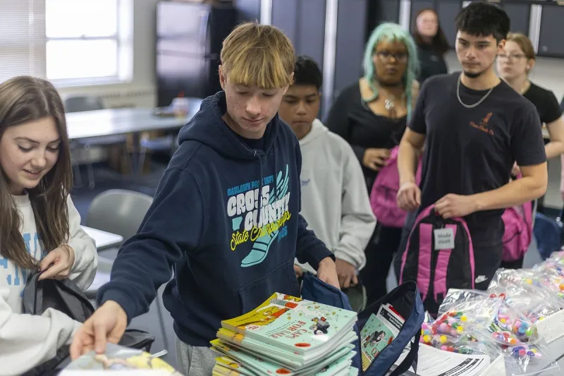 Arkansas high school seniors starting 75 hours of community service as new graduation requirement under LEARNS