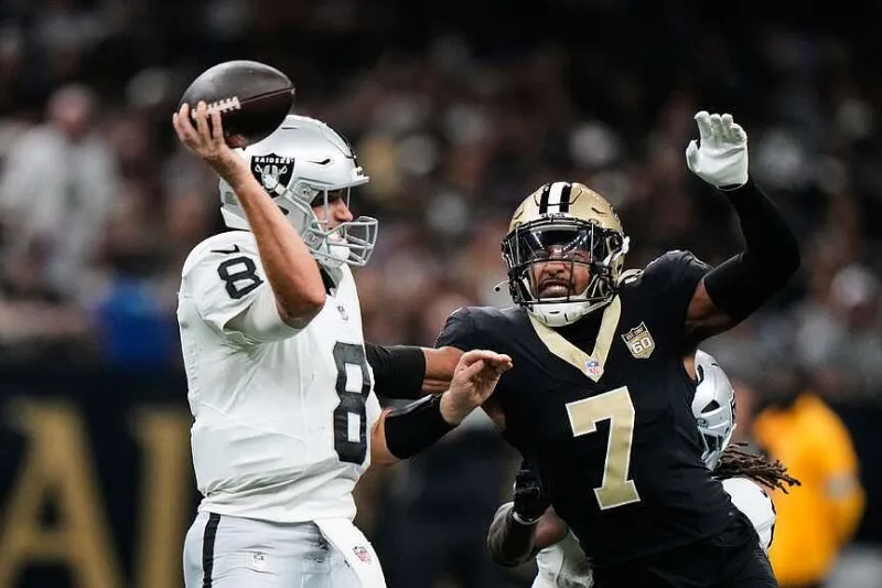 Kirk Cousins passes for 3 TDs and the unbeaten Raiders come back to top the Saints 35-27
