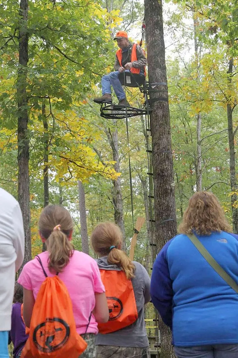 Safety check tree stands before deer hunting to avoid disaster
