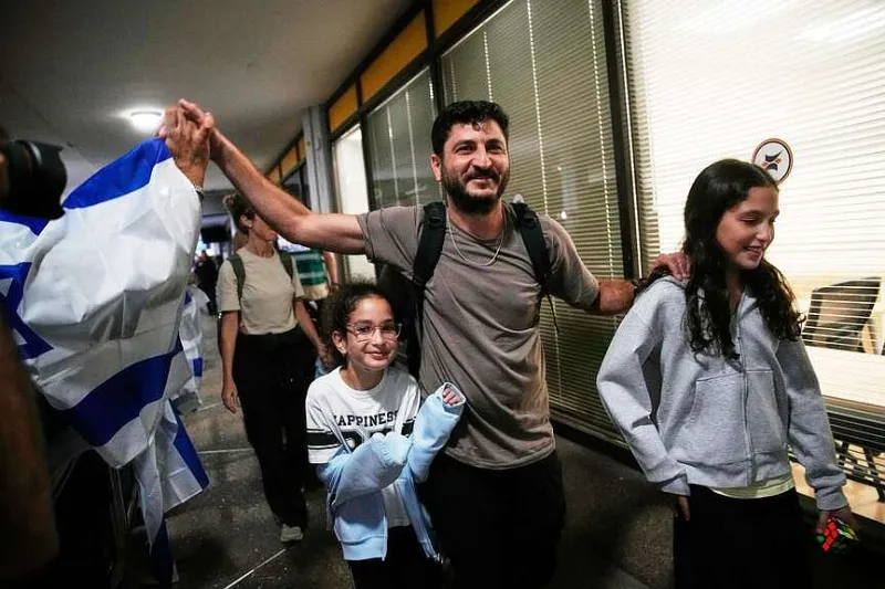 Co-pilot stabs captain in flight to Israel; jetliner lands safely